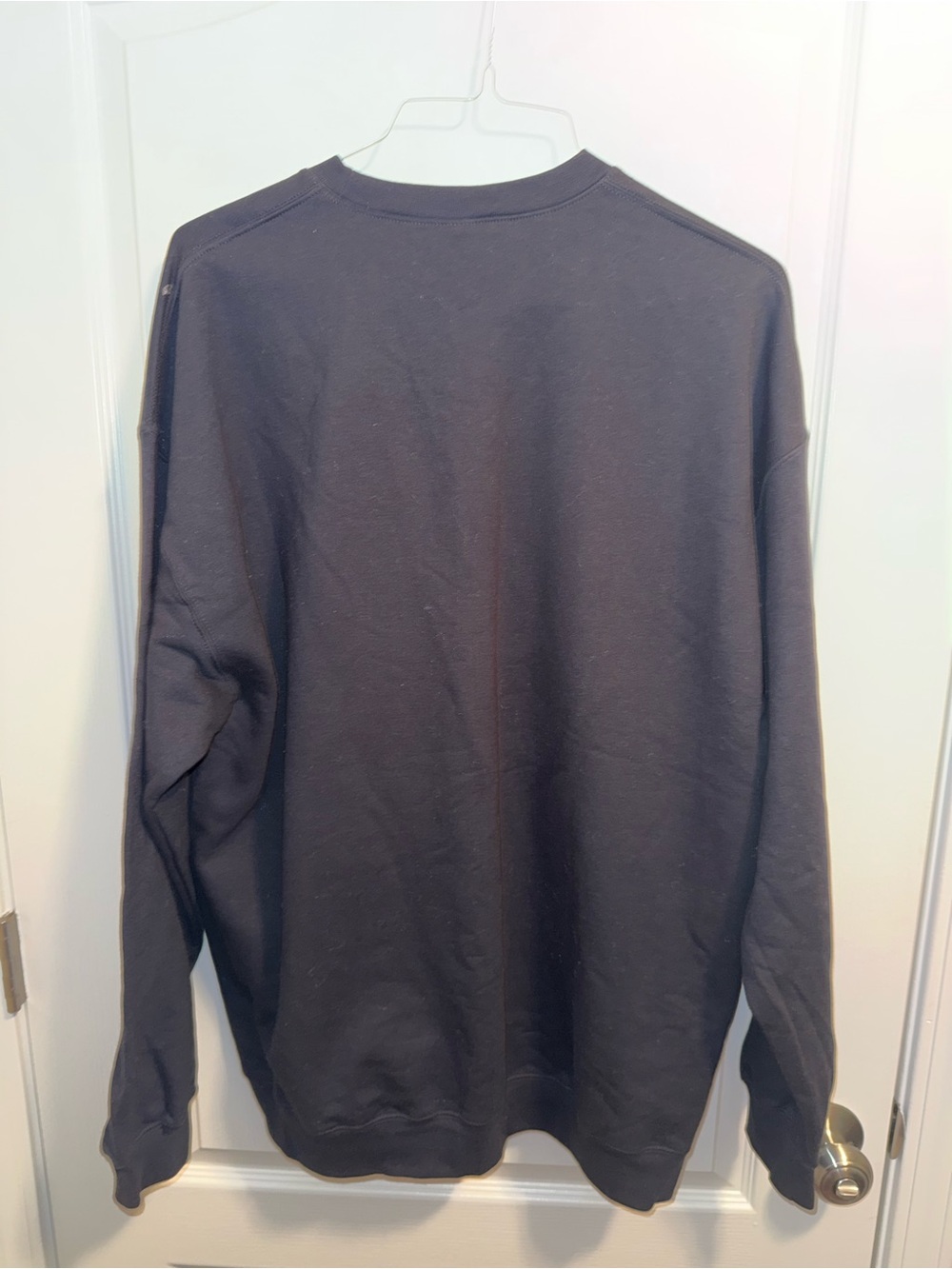 Walking in a Winter Wonderland Graphic Sweatshirt in Size XL - Picture 5 of 7